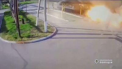 Rusia ataca una parada de autobús en Donetsk y mata a 10 civiles