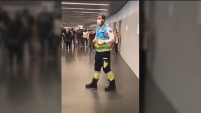 Jorge Prieto, enfermero del Summa 112: "Con el humor conseguimos informar a la población en un momento de colapso"