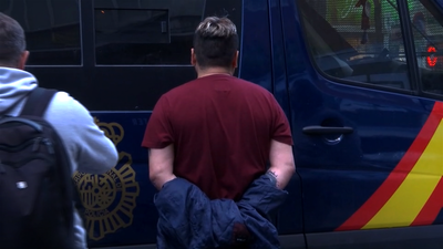 Carteristas al acecho en las inmediaciones del Bernabéu durante el partido