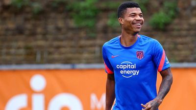 Apelación quita la tarjeta amarilla a Reinildo, que podrá jugar el derbi