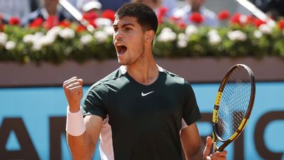 Alcaraz vence a su maestro Nadal y se enfrentará a Djokovic en semifinales