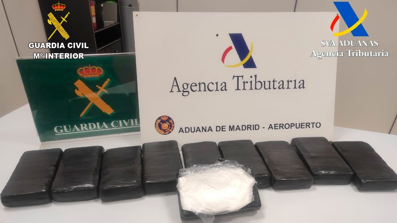 Detienen en Barajas a una tripulante  de vuelo con 12 kilos de cocaína en su maleta