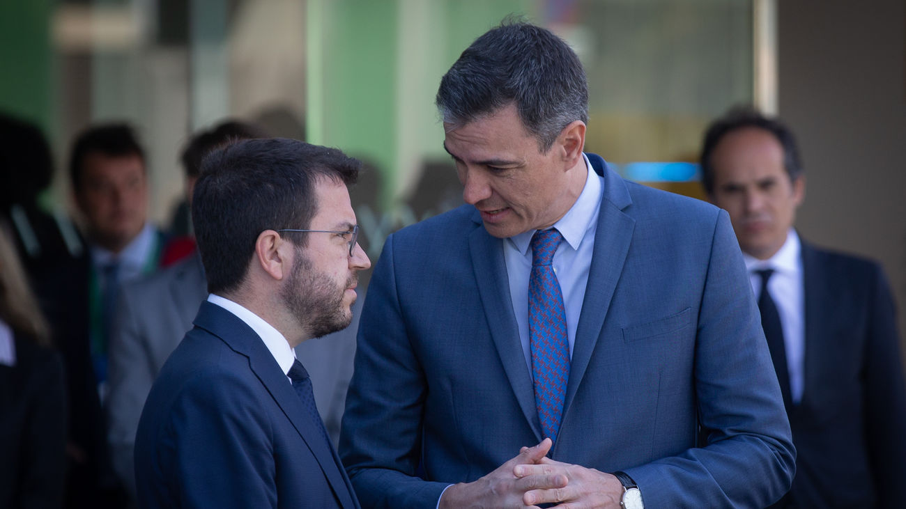 El presidente de la Generalitat, Pere Aragonès  y el presidente del Gobierno, Pedro Sánchez en la clausura de la XXXVII Reunió Cercle d’Economia