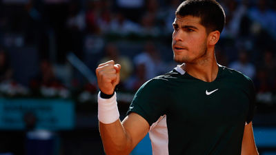 Alcaraz acaba con  la resistencia de Djokovic y alcanza la final del Mutua Open de Madrid