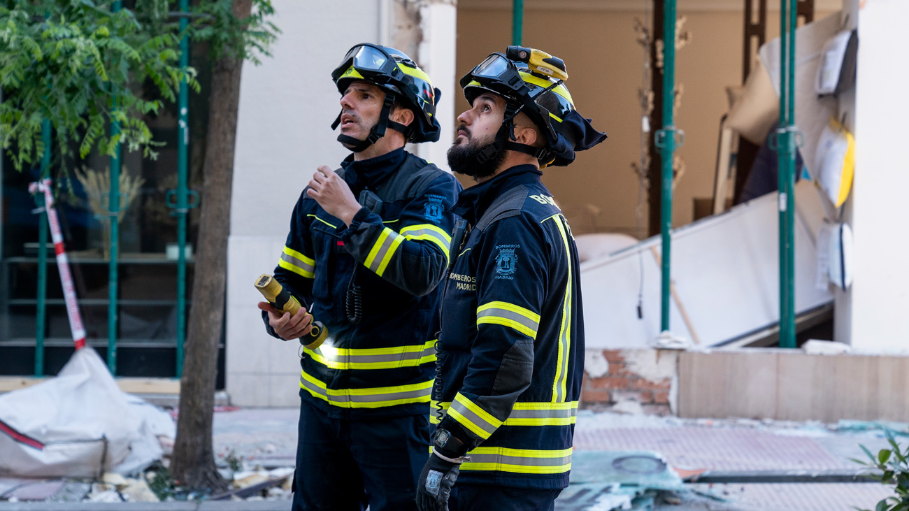 Los bomberos evalúan si hay que derribar o no el edificio que explotó en el barrio de Salamanca