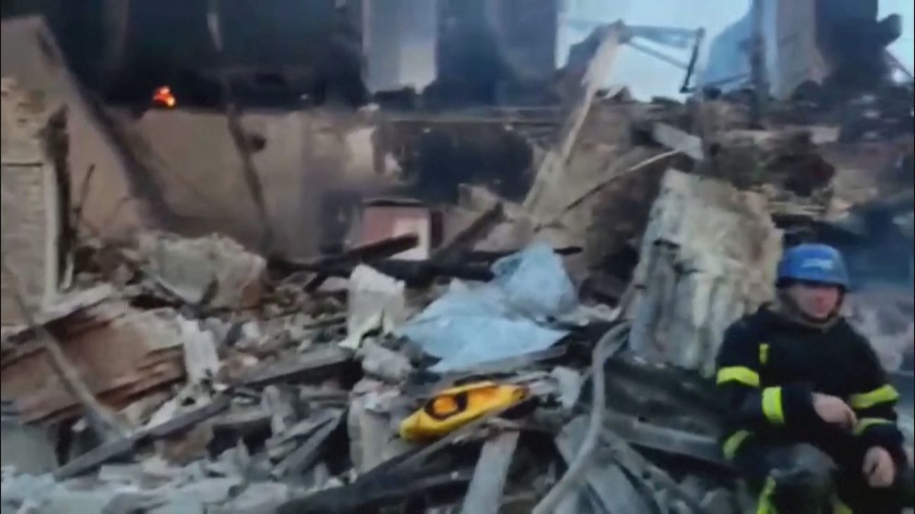 Al menos 62 muertos en un bombardeo ruso sobre una escuela de Lugansk