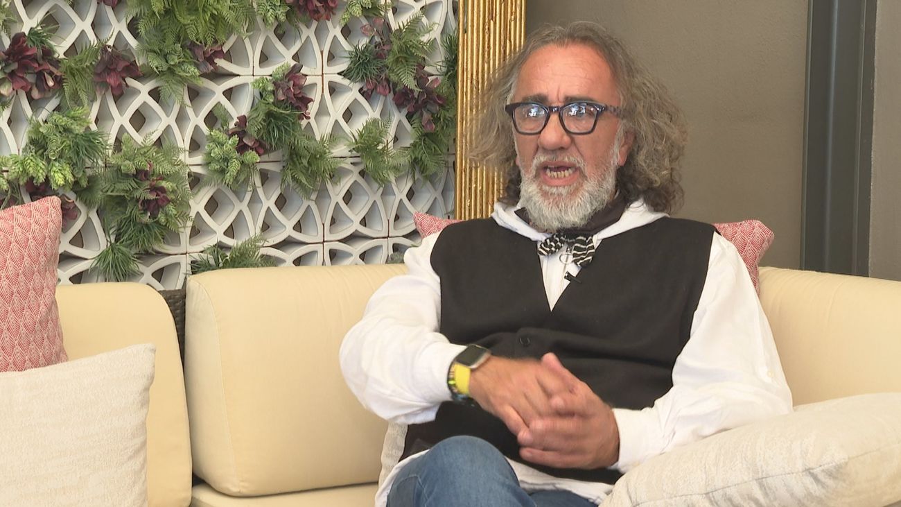 El 'viaje que nunca acaba' del gallego Teo Carralda repasa 40 años de carrera con