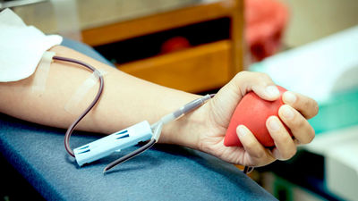 Entradas de cine, a cambio de sangre