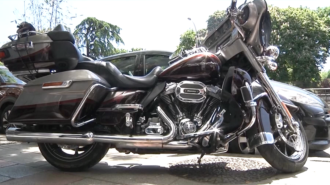Casi 400 Harleys han hecho rugir las calles de Madrid