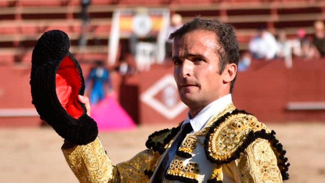 Damián Castaño corta una oreja y Alejandro Morilla cae herido en Navas del Rey - 1ª Parte