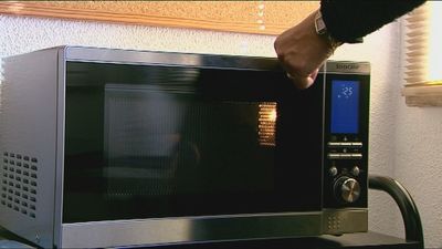 La luz escala a más de 200 euros mientras el Gobierno espera una respuesta de Bruselas a su plan de topar el gas