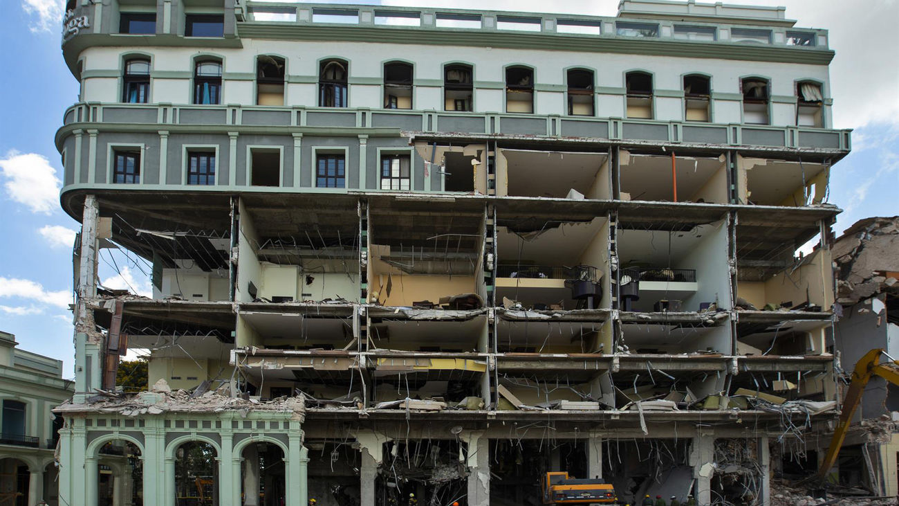 Sigue la búsqueda de supervivientes en el destruido hotel Saratoga de la Habana