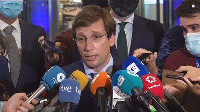 El juez descarta investigar al primo de Almeida y le cita como testigo, en contra de Podemos y el Grupo Mixto