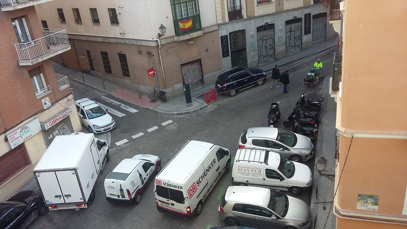 Calle de la Morería, en Madrid, bloqueada por un rodaje