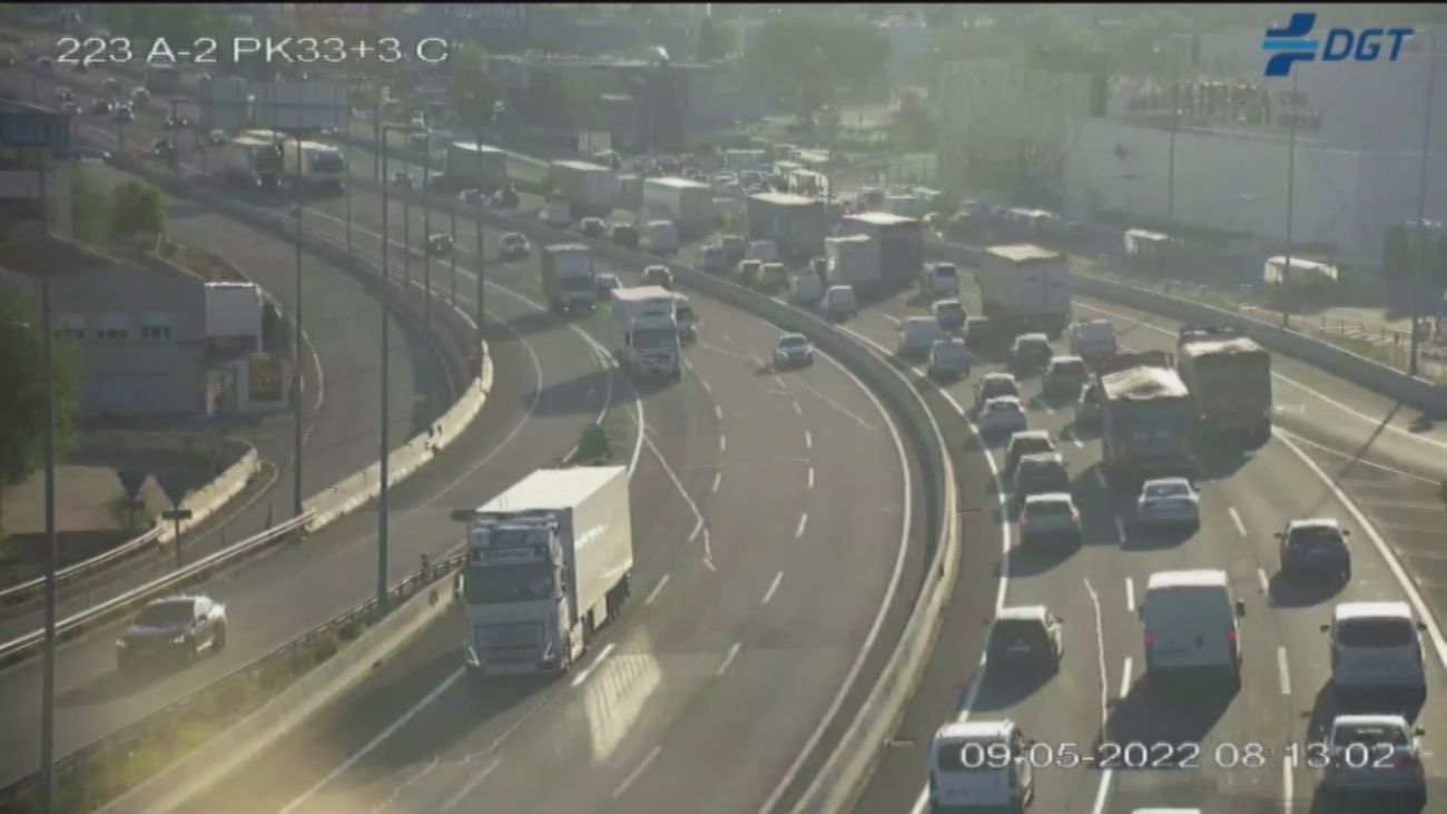 Hora punta de lunes complicada en las carreteras de Madrid, sobre todo en la A-6