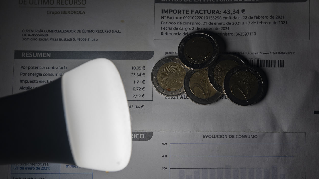 Consejos para ahorrar energía y reducir la factura de la luz ahora que llega el calor