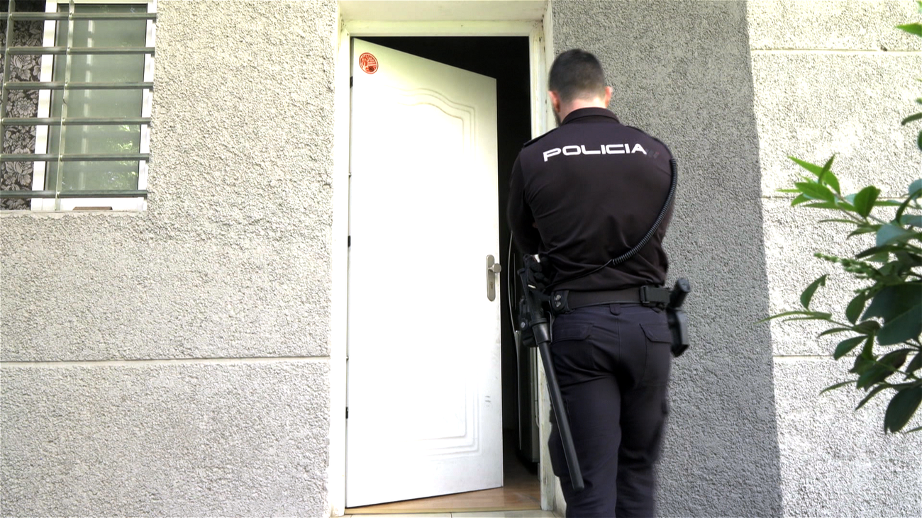 Descubrimos un 'piso patera' en Campamento tras la denuncia de su propia dueña