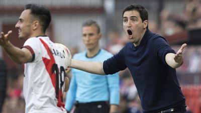 Iraola: "El objetivo hasta el final es seguir siendo ese equipo reconocible"