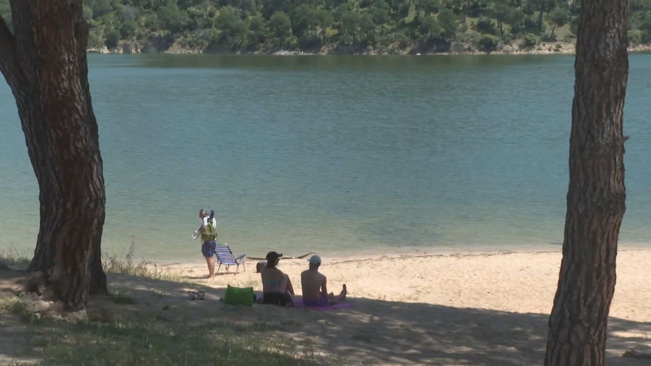 La playa madrileña Virgen de la Nueva del Pantano de San Juan repite bandera azul