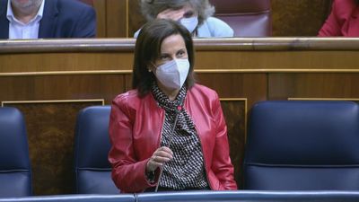 Robles: "Si hay alguien que defiende a las Fuerzas Armadas y a todos los funcionarios públicos es esta ministra de Defensa"