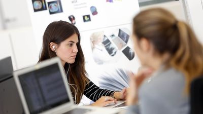 ¿Qué servicios ofrece el Ayuntamiento de Las Rozas a los emprendedores?