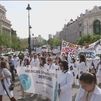 Médicos interinos se manifiestan en Madrid en su tercera jornada de huelga