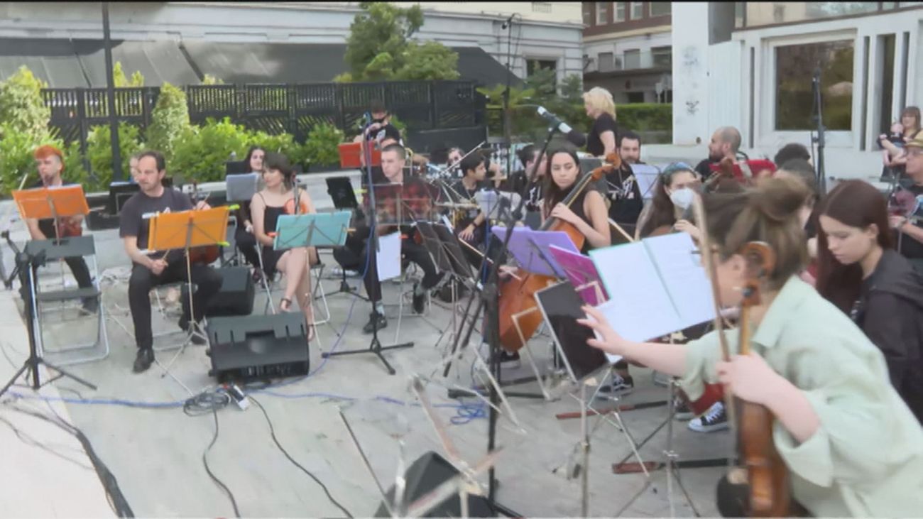 Homenaje en Madrid a todos los que luchan contra el cáncer con #BanderaContraelCáncer
