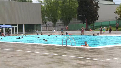 Primer chapuzón en las piscinas de Madrid