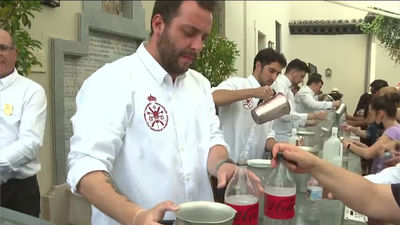 Fiestas de San Isidro: Los madrileños, en busca del agua milagrosa a la Ermita del Santo