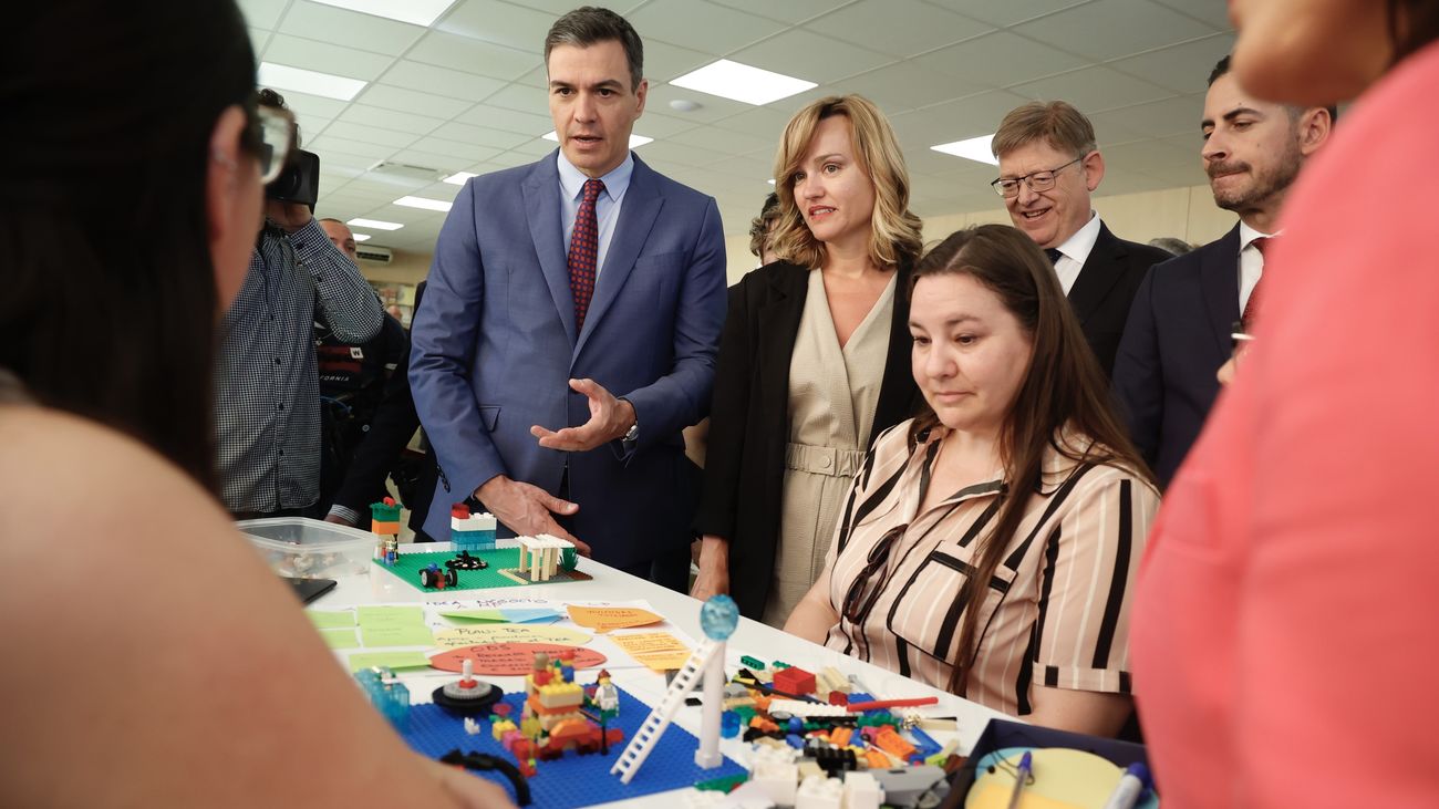 El presidente del Gobierno, Pedro Sánchez visita un centro de Formación Profesional en Mislata (Valencia)