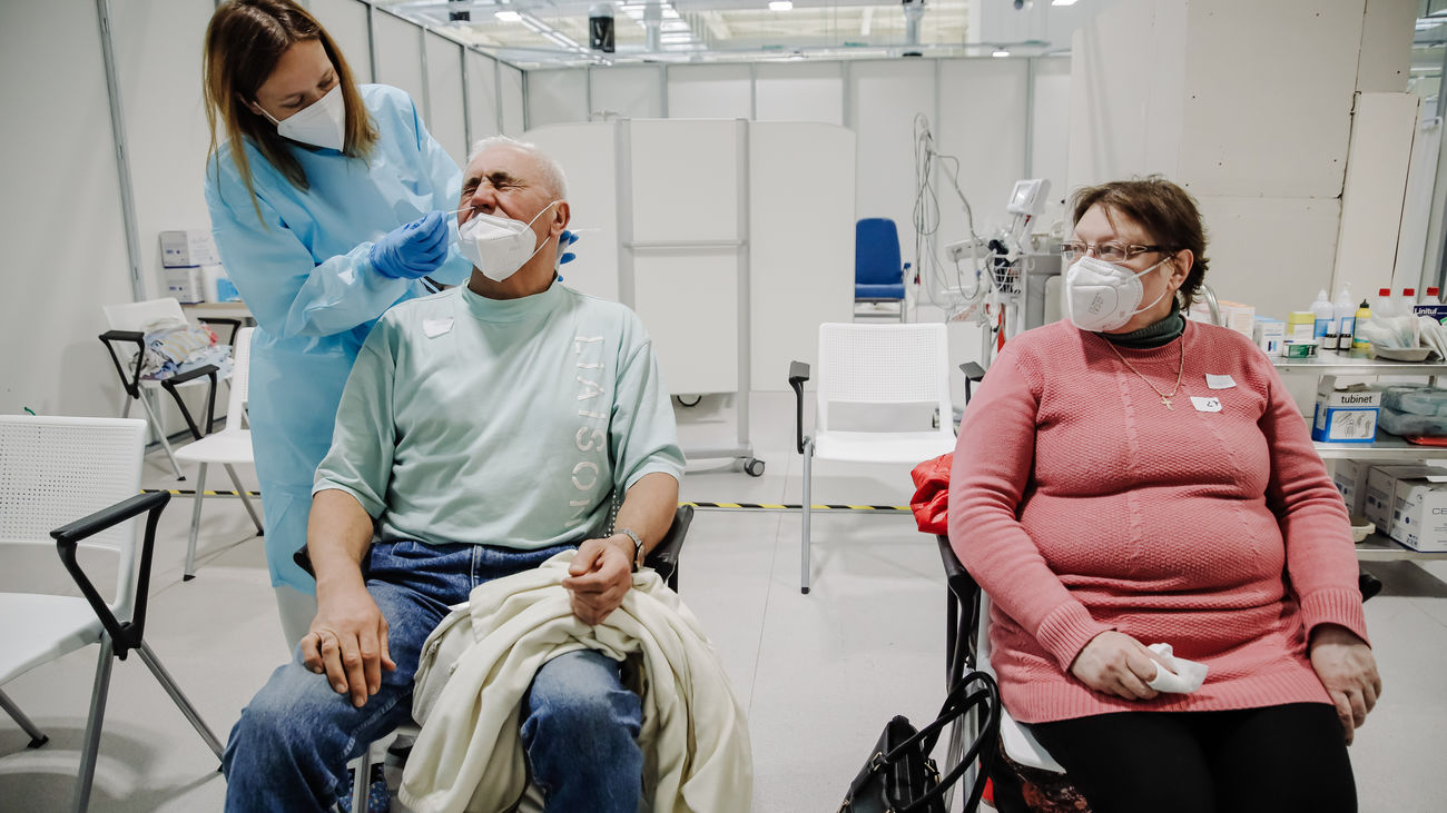 Con 52.112 nuevos casos de Covid en España, la incidencia en mayores de 60 baja a 846