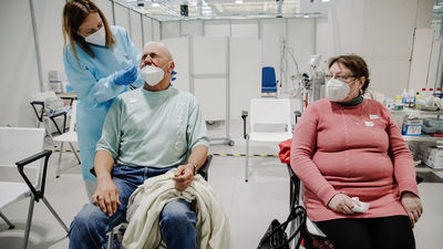 Con 52.112 nuevos casos de Covid en España, la incidencia en mayores de 60 baja a 846