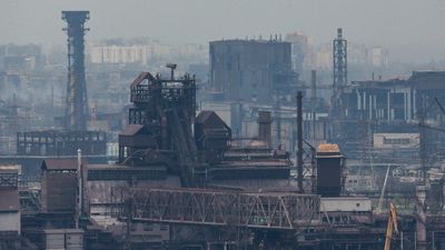 Los 264 militares de la acería de Azovstal, en Mariúpol, se rinden a los rusos