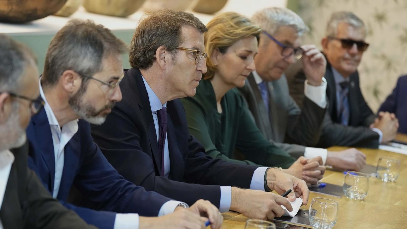 El presidente del Partido Popular Alberto Núñez Feijóo  durante su encuentro con empresarios de Ceuta este martes