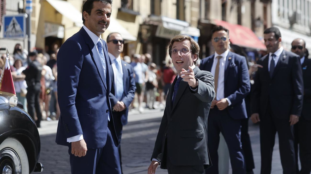 Almeida entrega la Llave de Oro de la Villa al emir de Catar