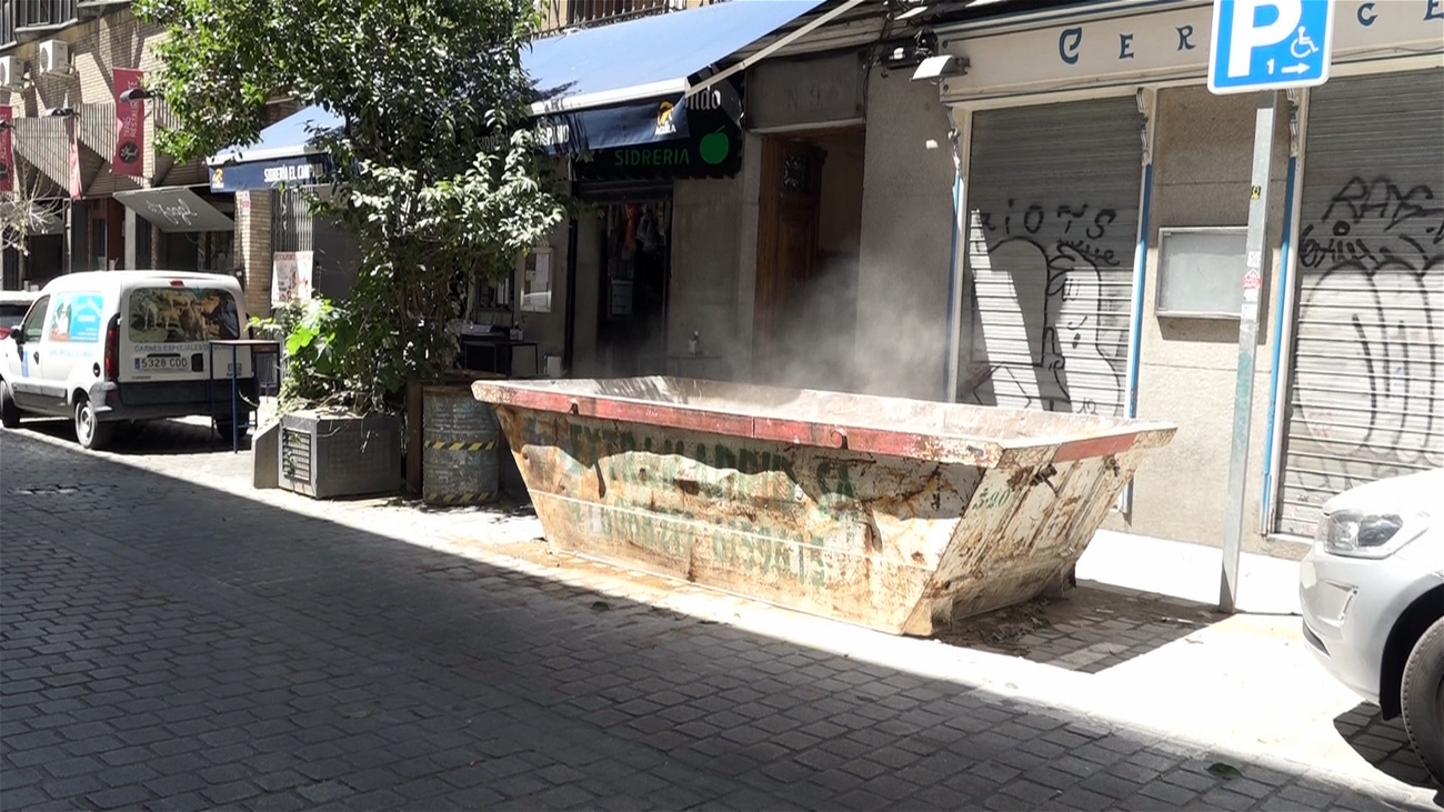 Las obras de un edificio de la calle Trujillos, el quebradero de cabeza de los vecinos y hosteleros