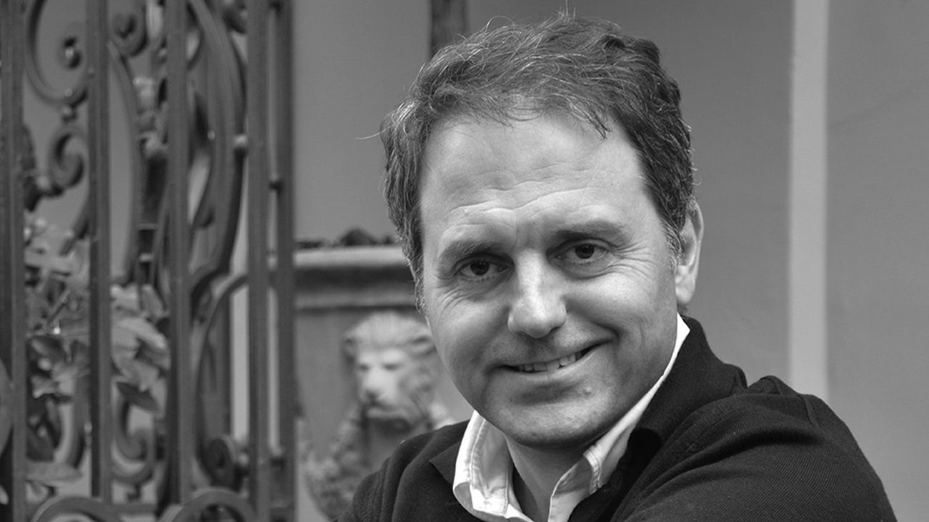 Muere a los 51 años el escritor Domingo Villar