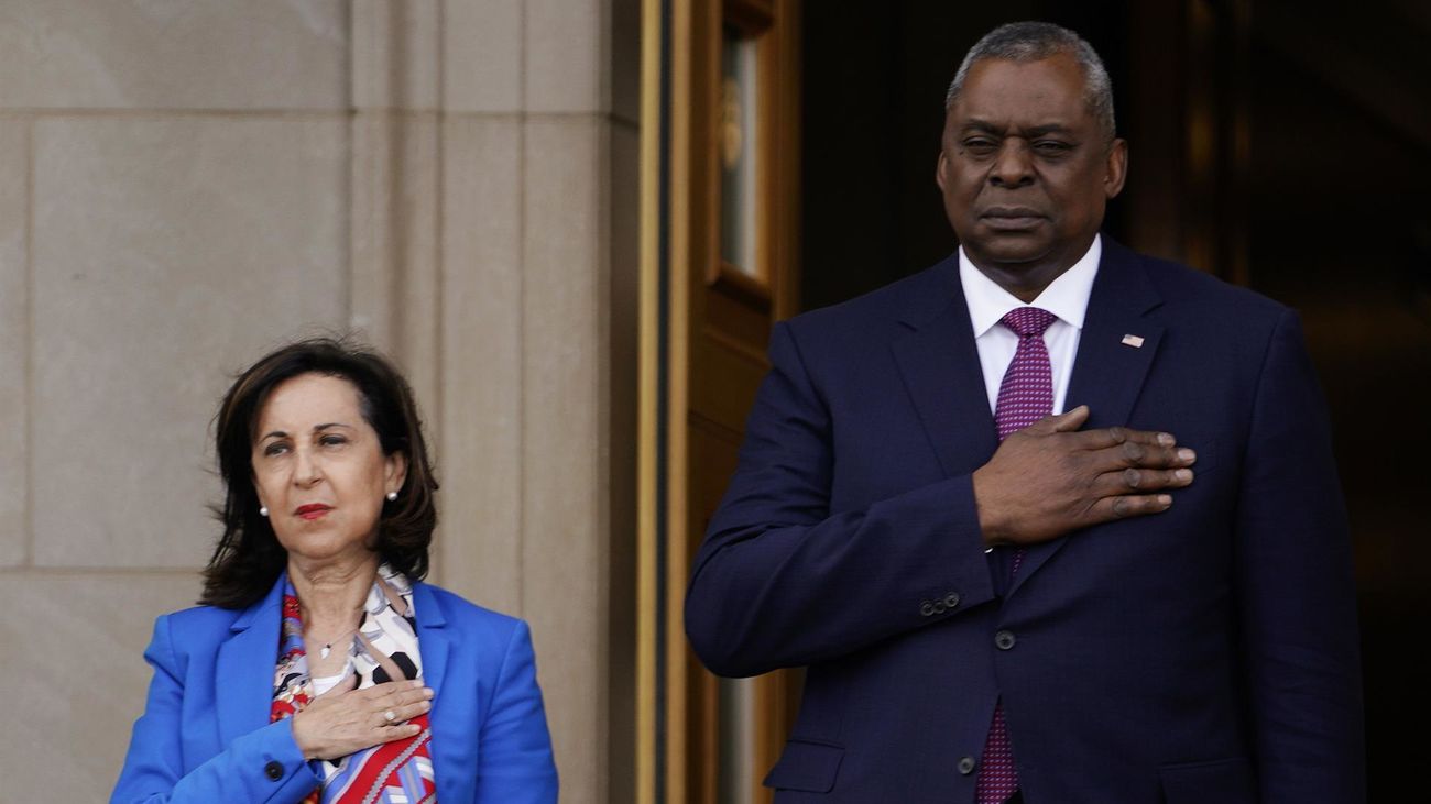 Robles y el secretario de Defensa de EEUU preparan una cumbre que sentará las bases de la OTAN de la próxima década