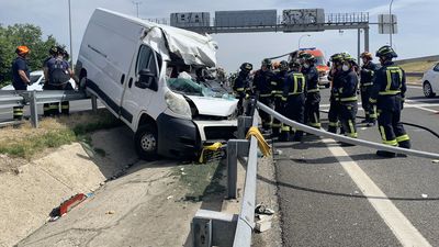 Muere una mujer de 60 años tras salirse de la calzada con su furgoneta en la A-4