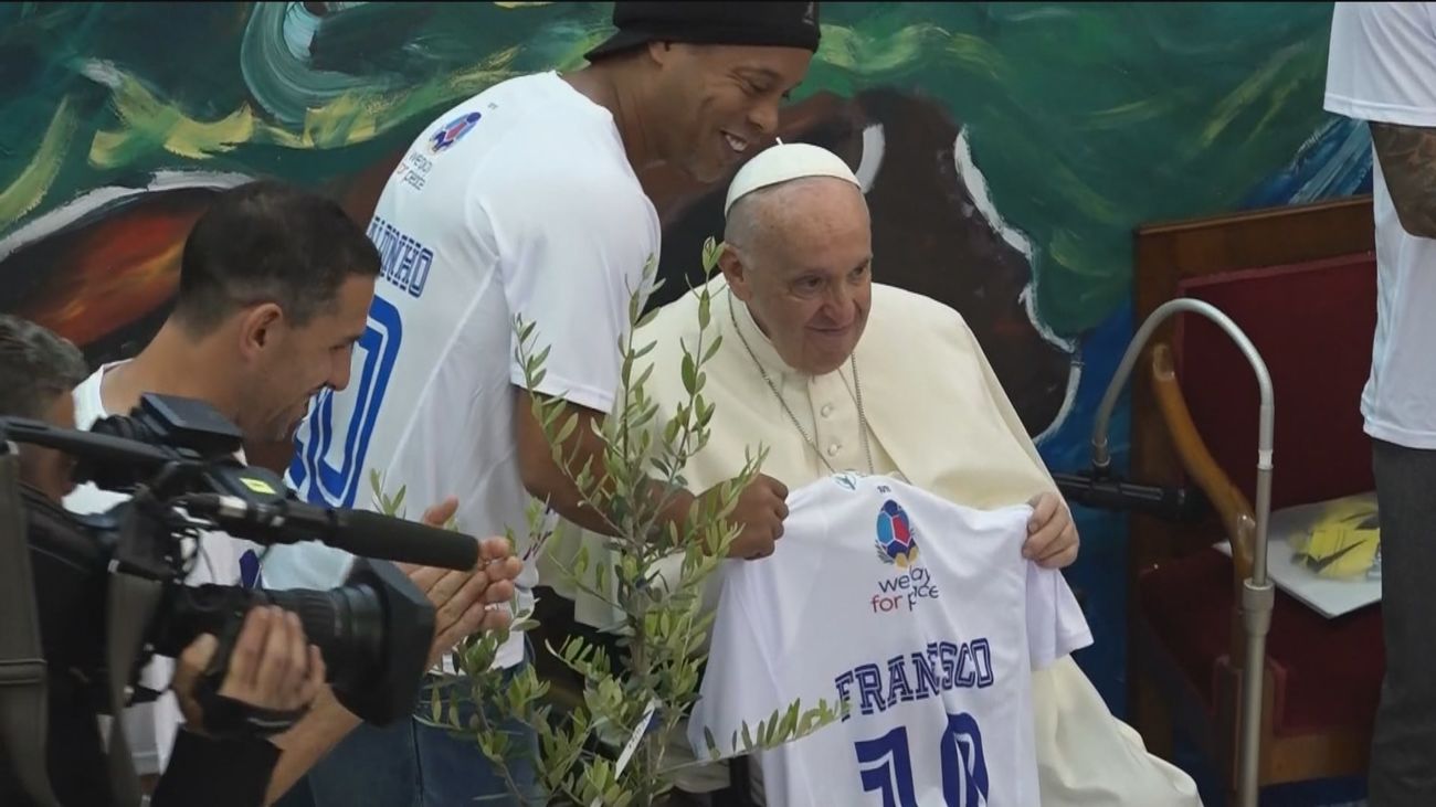 Ronaldinho con el Papa Francisco