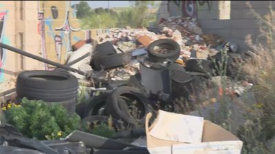 Preocupación en Alcorcón por la nave en ruinas llena de planchas con amianto