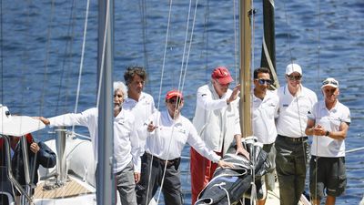 El Rey emérito don Juan Carlos, emocionado por el cariñoso recibimiento en Sanxenxo