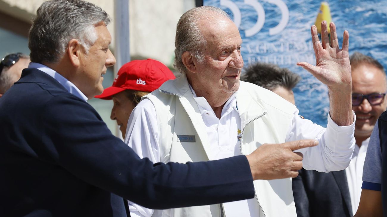 El alcalde de Sanxenxo junto al rey Juan Carlos