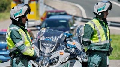 Denunciados casi mil motoristas por la Guardia Civil en una semana