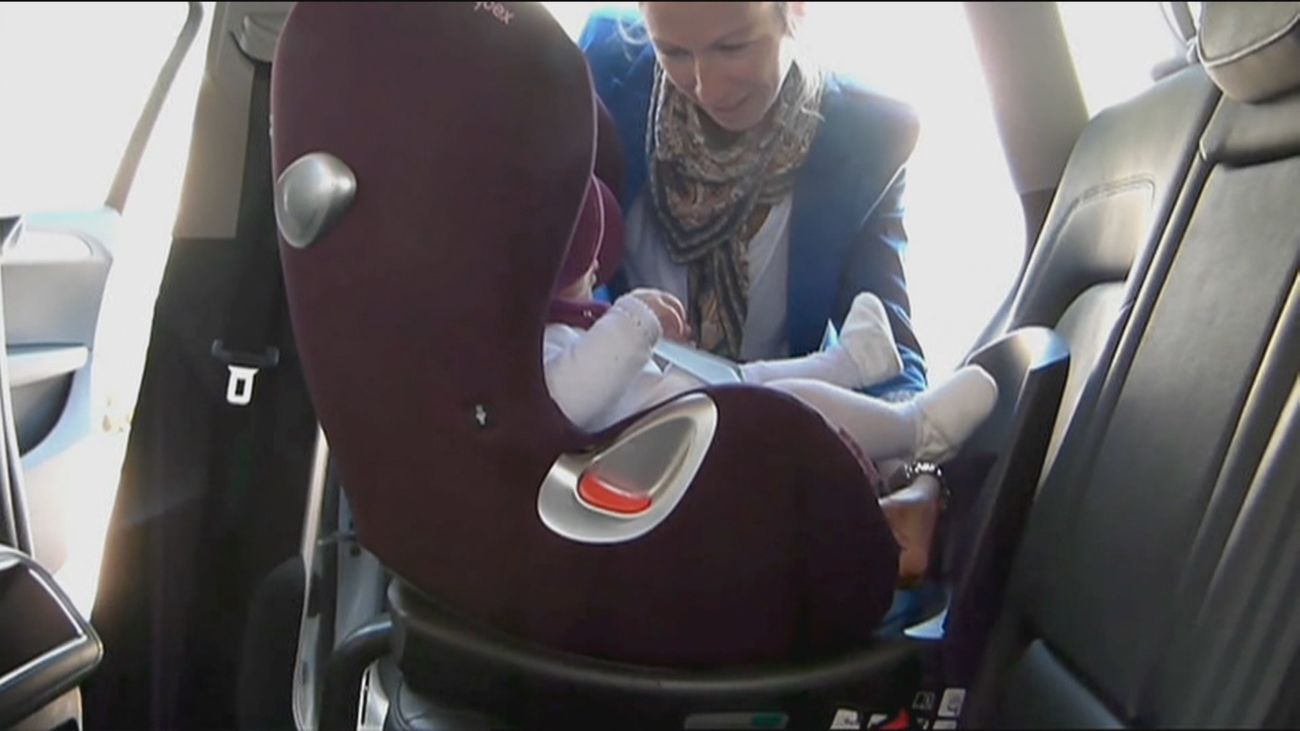 El asiento central trasero, el más seguro para poner la sillita en los coches