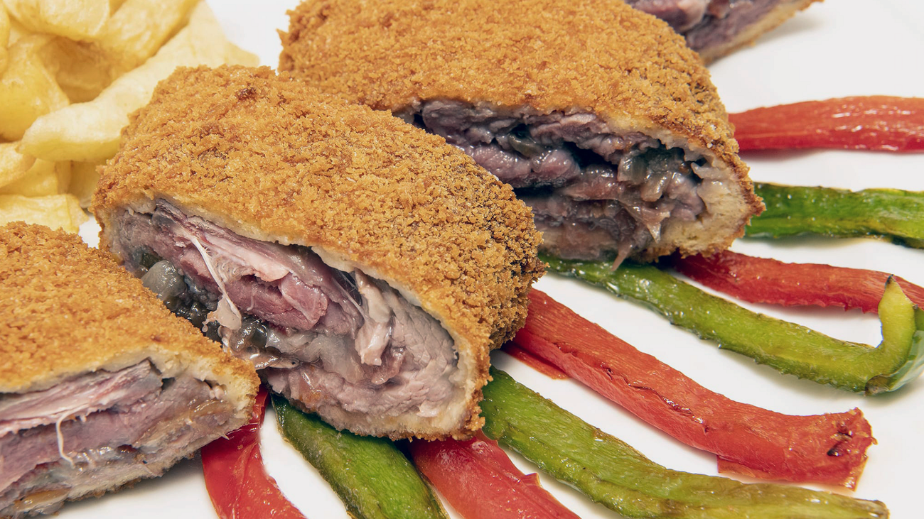 Cachopos dedicados a las provincias españolas en un restaurante de Vallecas