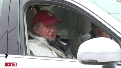 El rey emérito valora su  estancia en Sanxenxo: "Está siendo muy buena, ya lo veis"