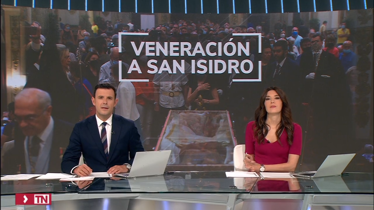 Los madrileños veneran el cuerpo incorrupto de San Isidro Labrador