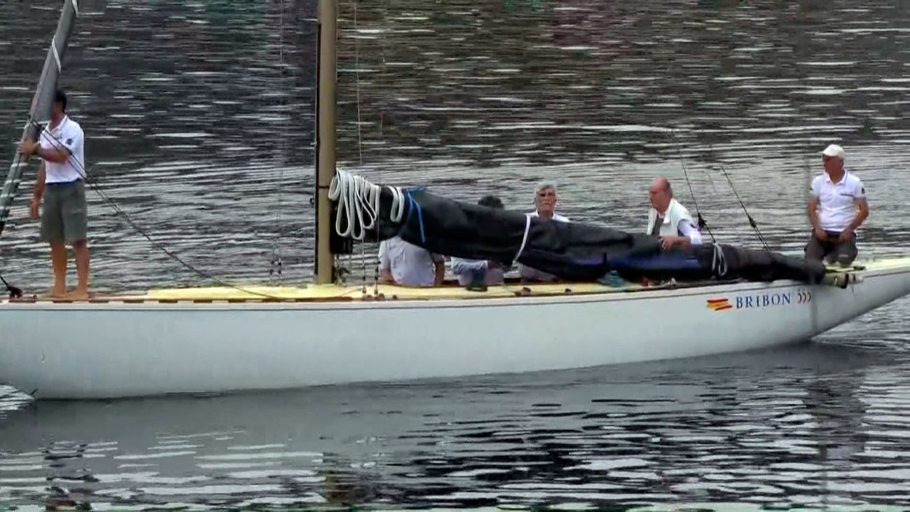 2ª jornada del rey emérito en Sanxenxo: Don Juan Carlos navegó en el Bribón 500