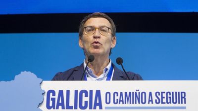 Feijóo lamenta que se utilice la visita del rey Juan Carlos “como cuartada para erosionar la Constitución”